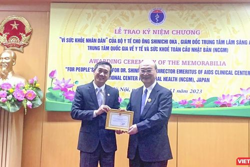 Bộ Y tế trao Kỷ niệm chương 'Vì sức khỏe nhân dân' cho Cố vấn trưởng dự án Jica Satreps