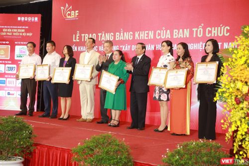 Bộ trưởng Bộ VHTTDL: Văn hóa kinh doanh gắn với sự phát triển bền vững, có trách nhiệm với xã hội