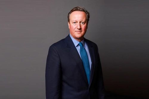 Thủ tướng Brexit bất ngờ trở lại ghế ngoại trưởng Anh