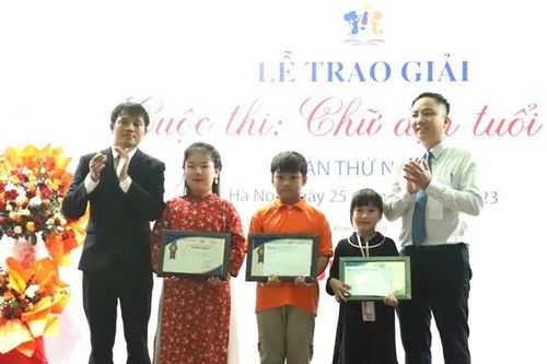Hơn 80.000 bài dự thi 'Chữ đẹp tuổi thơ' lần thứ nhất