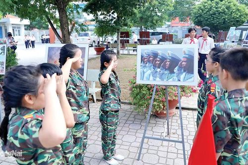 Lan tỏa tình yêu biển đảo đến học sinh