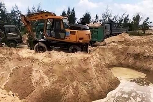 Quảng Ngãi: Công an điều tra vụ chủ khu du lịch Thiên Đàng xúc cát đi bán