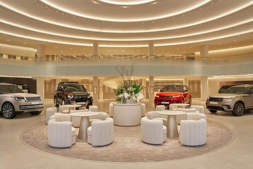 Jaguar Land Rover Việt Nam hiện thực hóa chiến lược 'Modern Luxury' tại Hà Nội