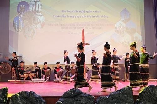 500 nghệ nhân các dân tộc tham gia Ngày hội trình diễn cây nêu