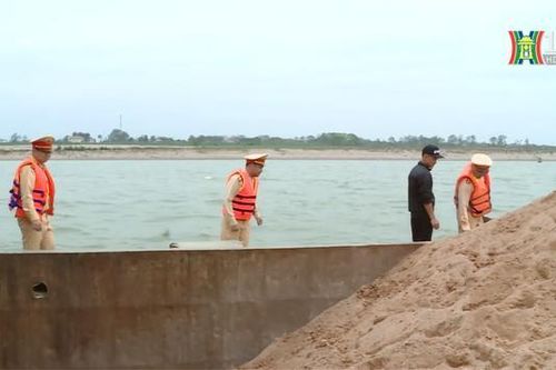 Hà Nội quyết liệt xử lý 'cát tặc' trên sông