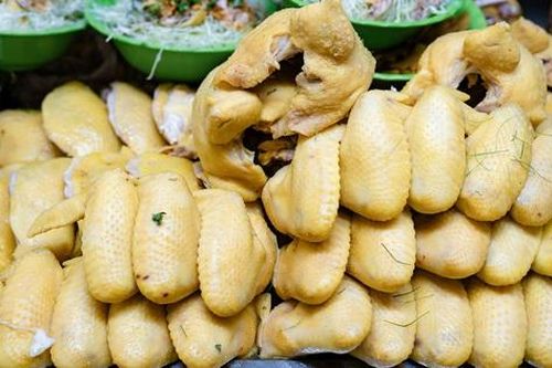 Quán phở gà trộn 24 năm hút khách ăn khuya ở Hà Nội