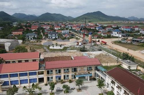 Di dời trạm trộn bê tông 'hành' trường học và khu dân cư