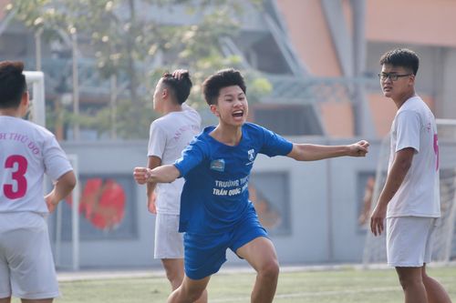 Cuộc đối đầu nghẹt thở giữa 2 nhà cựu vô địch