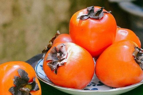 Ai không nên ăn quả hồng?