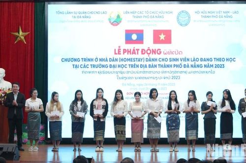 Gắn kết nghĩa tình Việt-Lào với mô hình 'Ở nhà dân'