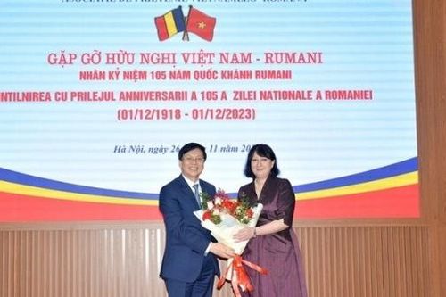 Gặp gỡ hữu nghị nhân kỷ niệm 105 năm Quốc khánh Romania