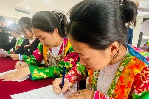 Thầy hiệu trưởng ở Hà Nội chi tiền tỉ đào tạo giáo viên cho huyện Mèo Vạc