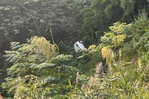 Ô tô mất lái lao xuống vực sâu