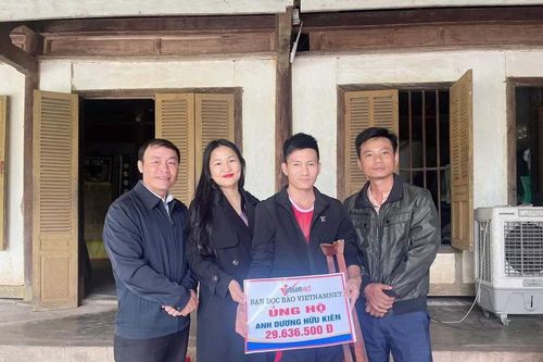 Trao gần 30 triệu đồng tới anh Dương Hữu Kiên ở Hà Tĩnh