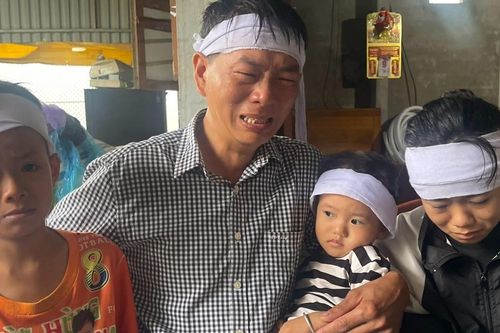 Mẹ tử vong khi đi bắt ốc mưu sinh, con thơ đỏ mắt bên người cha bệnh tật
