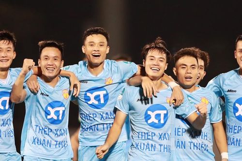 Văn Toàn 'mở tài khoản', Nam Định đại thắng ở cúp Quốc gia