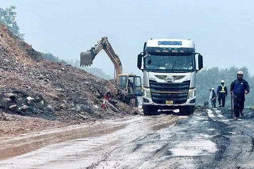 Cao tốc La Sơn-Hòa Liên sạt lở nghiêm trọng, đề nghị công bố tình huống khẩn cấp