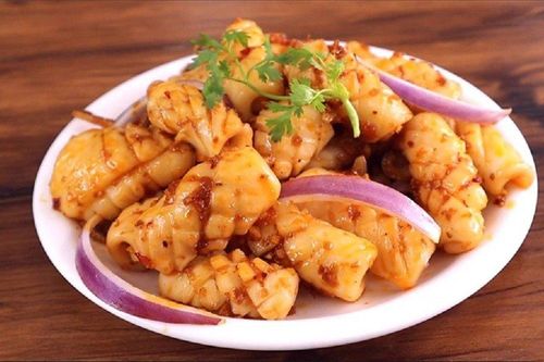 Món ngon cuối tuần: Cách làm mực xào sa tế cay thơm, đậm vị