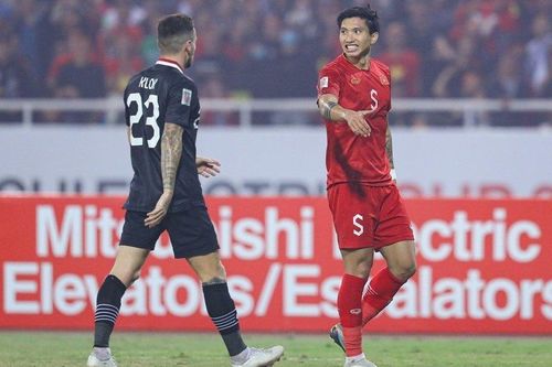 HLV Troussier nhờ chuyên gia PSG kiểm tra chấn thương của Quang Hải, Văn Hậu