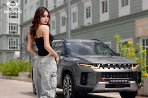 'Thiên thần sắc đẹp' bên xe SsangYong Torres