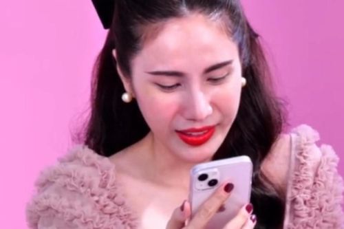 Nhận lời xin lỗi trên livestream, ca sĩ Thủy Tiên bất ngờ thốt lên câu này!