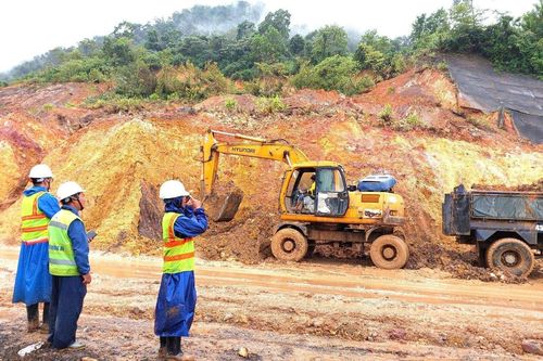 Cao tốc La Sơn - Hòa Liên sạt lở nghiêm trọng
