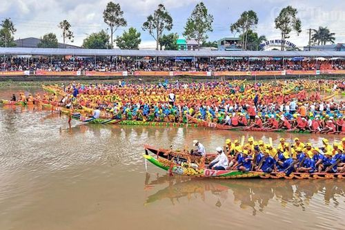 Sóc Trăng: 46 đội ghe Ngo tranh tài trên sông Maspero