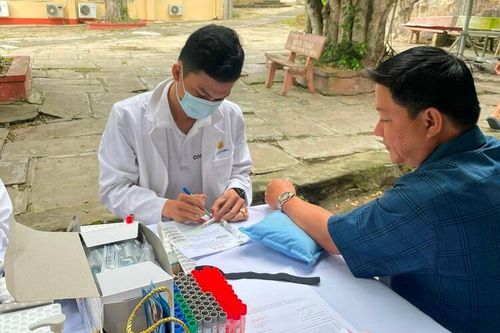 Gần 300 đoàn viên, người lao động huyện Thoại Sơn được xét nghiệm miễn phí, để tầm soát bệnh
