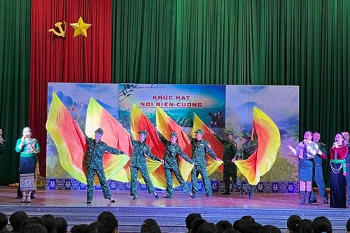Biểu diễn văn nghệ phục vụ cán bộ, chiến sĩ và đồng bào khu vực biên giới tỉnh Lào Cai