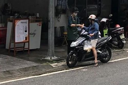 Nở rộ hàng quán bán thức ăn, đồ uống mang đi