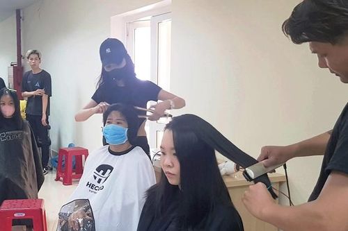 Trao mái tóc, chia sẻ yêu thương