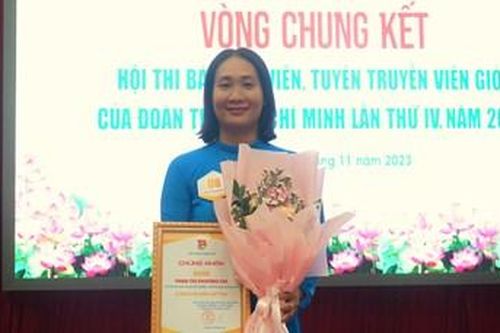 Thí sinh Phan Thị Phương Chi đoạt giải Nhất Hội thi Báo cáo viên, Tuyên truyền viên giỏi
