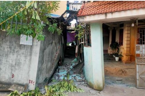 Quốc Oai di dời gấp sáu hộ dân bị sụt lún nhà
