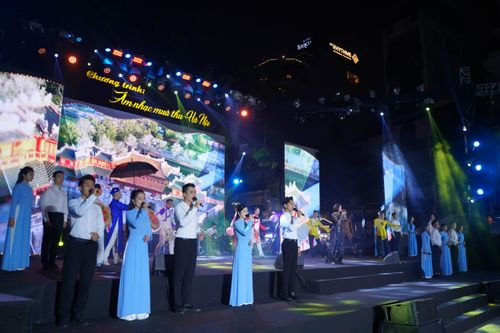 Lắng nghe các giai điệu tuyệt đẹp về mùa thu Hà Nội