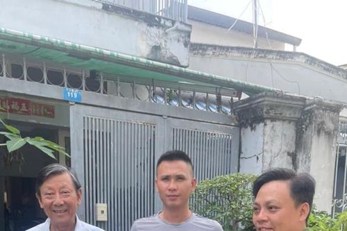 Bị phạt vì dán quảng cáo 'bẩn', nam thanh niên về quê xin việc làm