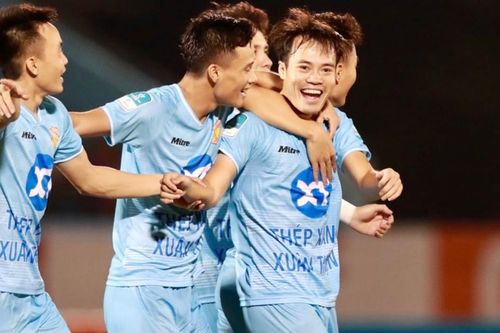 Văn Toàn ghi bàn đầu tiên cho Nam Định