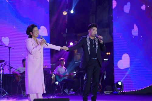 Diva Mỹ Linh và ca sĩ Anh Quân khuấy động sân khấu 'Sắc Thu Hà Nội'