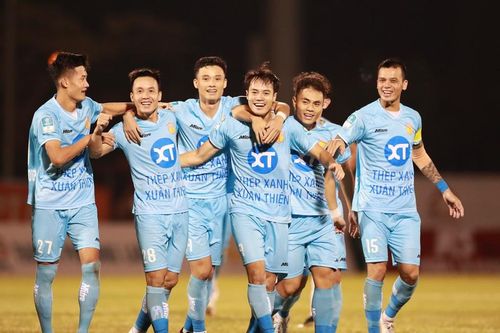 Văn Toàn ghi bàn đầu tiên cho Nam Định