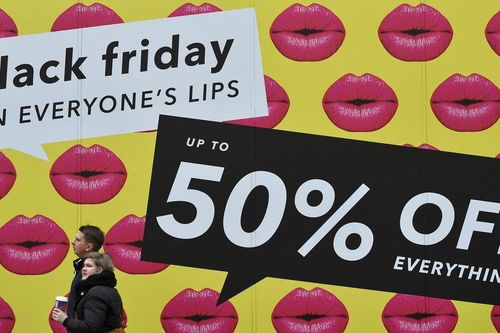 Người dân Anh tiết kiệm mua sắm dịp Black Friday