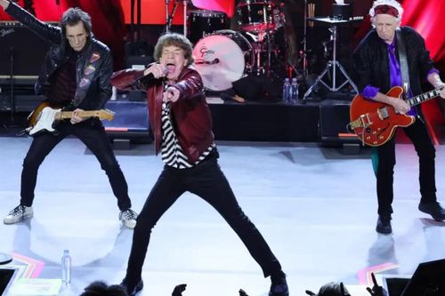 Ban nhạc The Rolling Stones diễn tour ở tuổi 80