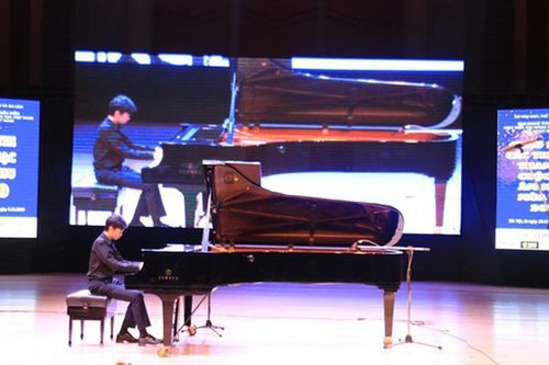 Chờ đợi từ 2 cuộc thi âm nhạc cổ điển chuyên nghiệp