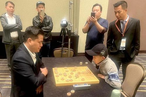'Đối thủ kỳ lạ' người Trung Quốc vẫn không ngăn được kì thủ Việt Nam giành HCV giải cờ tướng nhanh vô địch thế giới