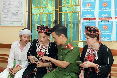 Nỗ lực tháo gỡ khó khăn trong chuyển đổi số cấp xã ở Tuyên Quang