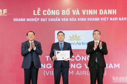 Vietnam Airlines được vinh danh 'Doanh nghiệp đạt chuẩn văn hóa kinh doanh Việt Nam'