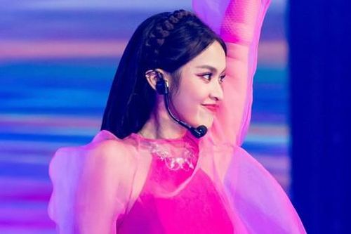 'Ngôi sao' phim 'Cổng Mặt trời' Tú Vi làm gì khiến dân tình xúc động mạnh và bày tỏ sự tiếc nuối?