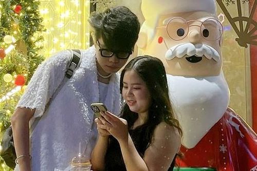 Giới trẻ Sài Gòn rộn ràng đón Giáng sinh sớm, nhộn nhịp check-in chào đón mùa lễ hội cuối năm