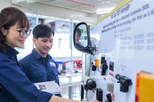 Ngăn chặn thương mại hóa giáo dục đại học ngoài công lập - Bài 1: Lợi nhuận ngàn tỷ, gánh nặng người học
