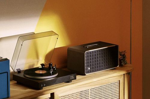 JBL mở bán dòng loa Authentics và đầu đĩa than Spinner BT
