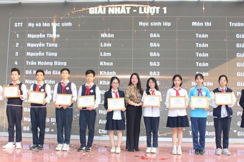 Quận Ba Đình trao giải Kỳ thi HSG các môn văn hóa và khoa học lớp 9