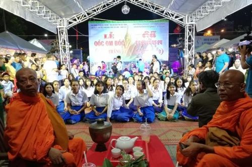 Đặc sắc lễ hội Ok Om Bok của đồng bào Khmer
